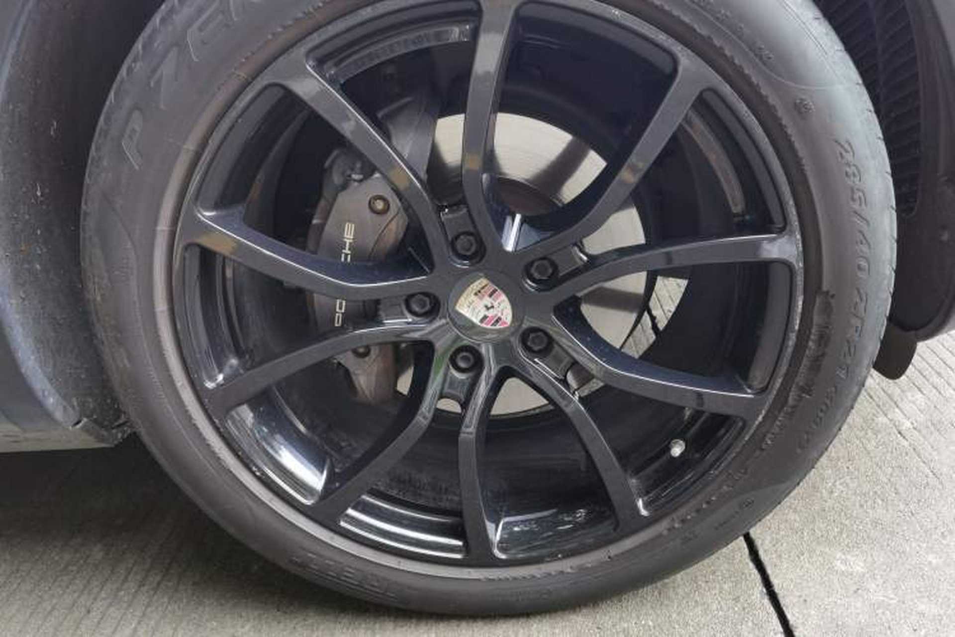Used Porsche Cayenne 2019 Cayenne Coupé 3.0T Right Front Wheel Hub