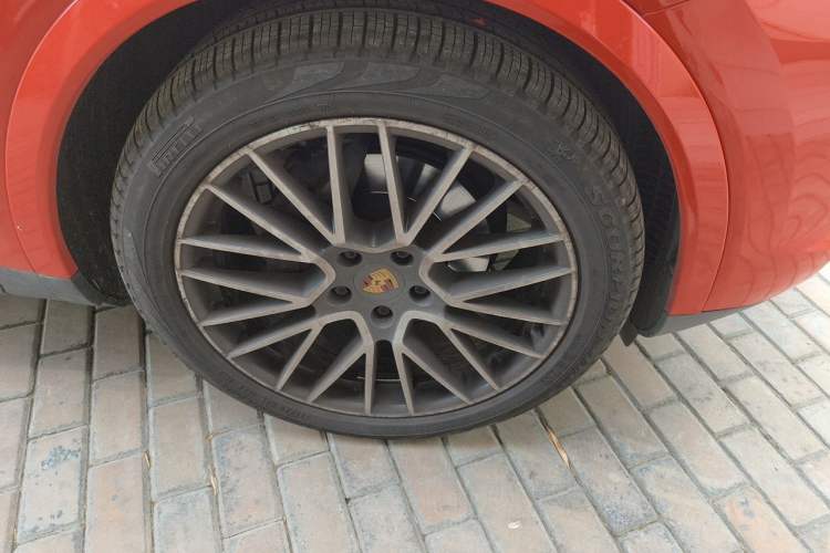 Used Porsche Cayenne 2019 Cayenne Coupé 3.0T Right Front Wheel Hub