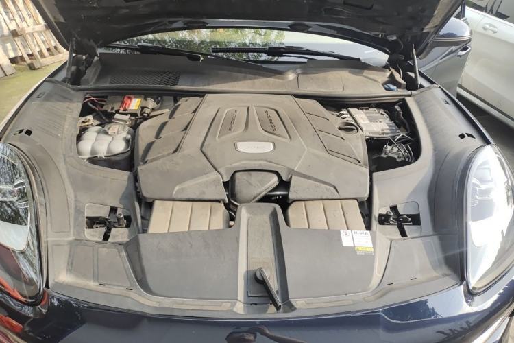 Used Porsche Cayenne 2019 Cayenne Coupé 3.0T Engine Bay