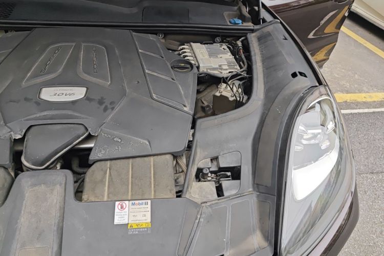 Used Porsche Cayenne 2019 Cayenne 3.0T Engine Bay Left