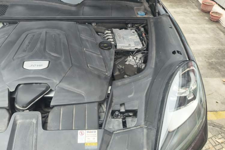 Used Porsche Cayenne 2019 Cayenne 3.0T Engine Bay Left