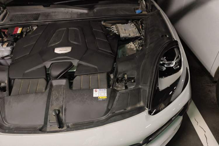 Used Porsche Cayenne 2019 Cayenne 3.0T Engine Bay Left