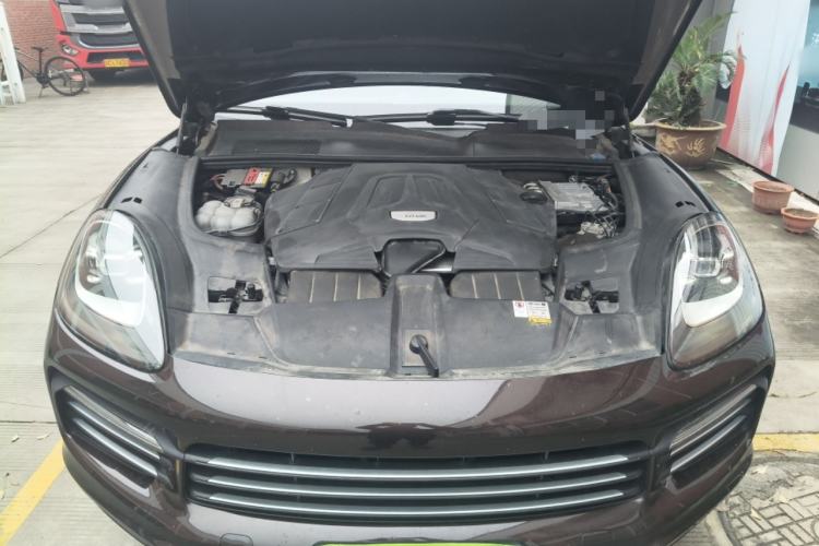 Used Porsche Cayenne 2019 Cayenne 3.0T Engine Bay