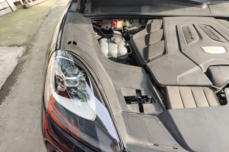 Used Porsche Cayenne 2019 Cayenne Coupé 3.0T Engine Bay Right