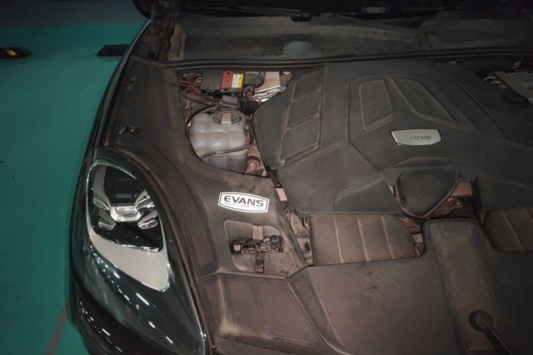 Used Porsche Cayenne 2019 Cayenne 3.0T Engine Bay Right