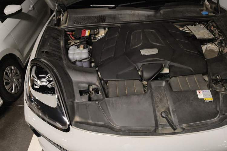 Used Porsche Cayenne 2019 Cayenne 3.0T Engine Bay Right