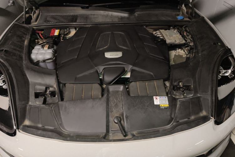 Used Porsche Cayenne 2019 Cayenne 3.0T Engine Bay