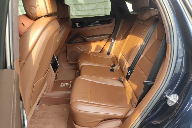 Used Porsche Cayenne 2019 Cayenne Coupé 3.0T Left Rear Seat