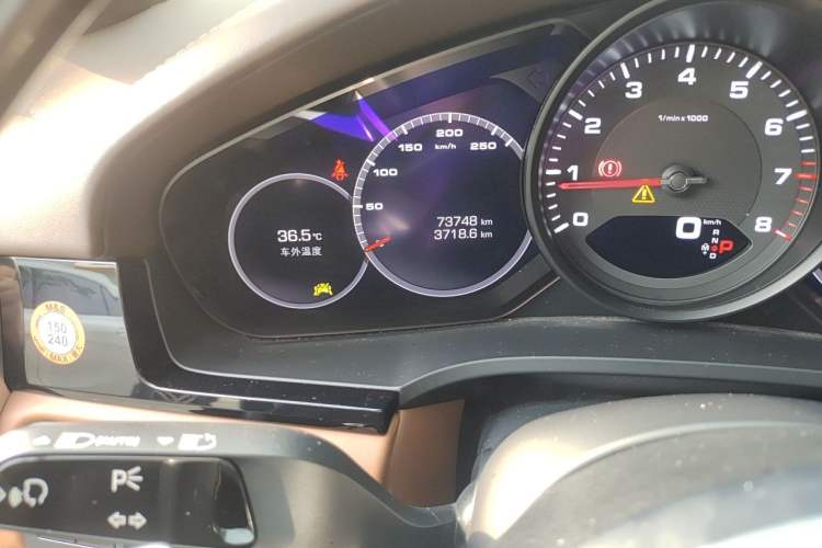 Used Porsche Cayenne 2019 Cayenne Coupé 3.0T Odometer Close Up