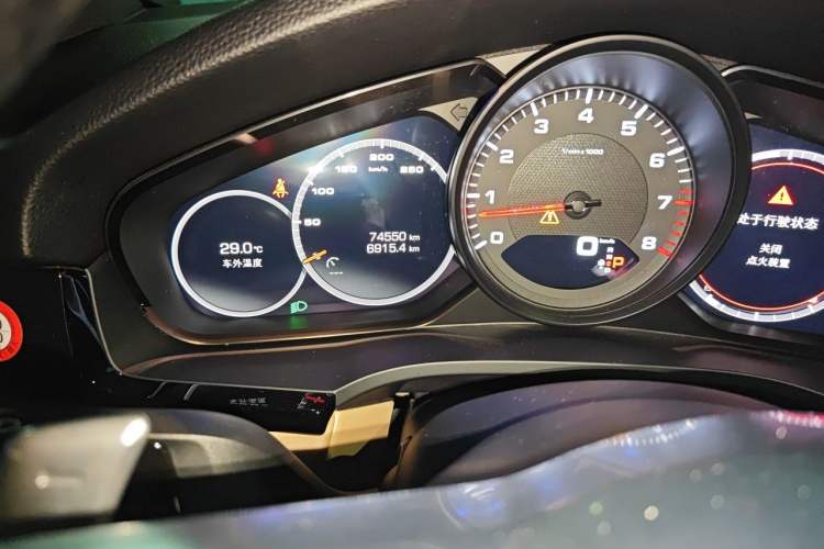 Used Porsche Cayenne 2019 Cayenne 3.0T Odometer Close Up