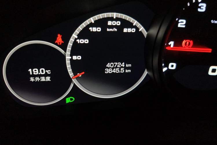Used Porsche Cayenne 2019 Cayenne 3.0T Odometer Close Up