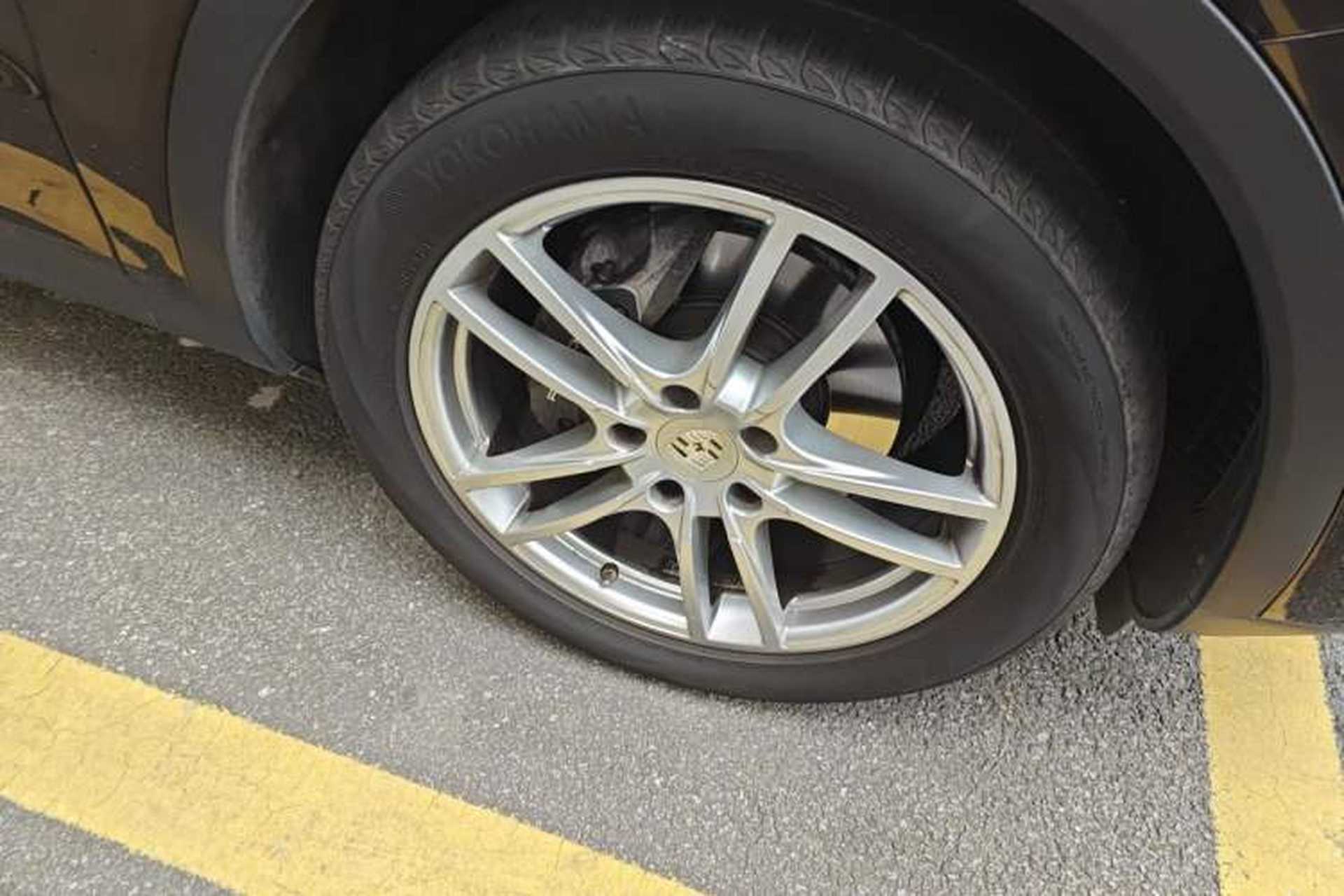 Used Porsche Cayenne 2019 Cayenne 3.0T Right Front Wheel Hub