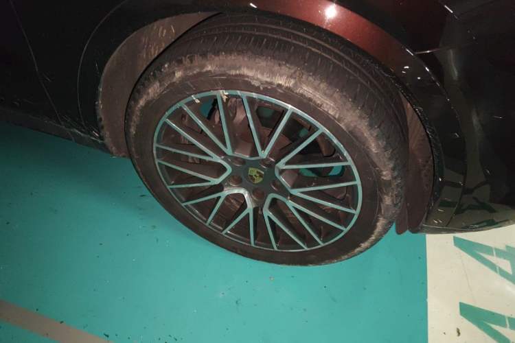 Used Porsche Cayenne 2019 Cayenne 3.0T Right Front Wheel Hub