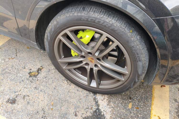 Used Porsche Cayenne 2019 Cayenne 3.0T Right Front Wheel Hub