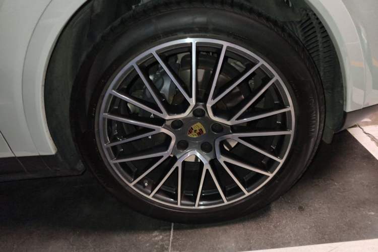 Used Porsche Cayenne 2019 Cayenne 3.0T Right Front Wheel Hub