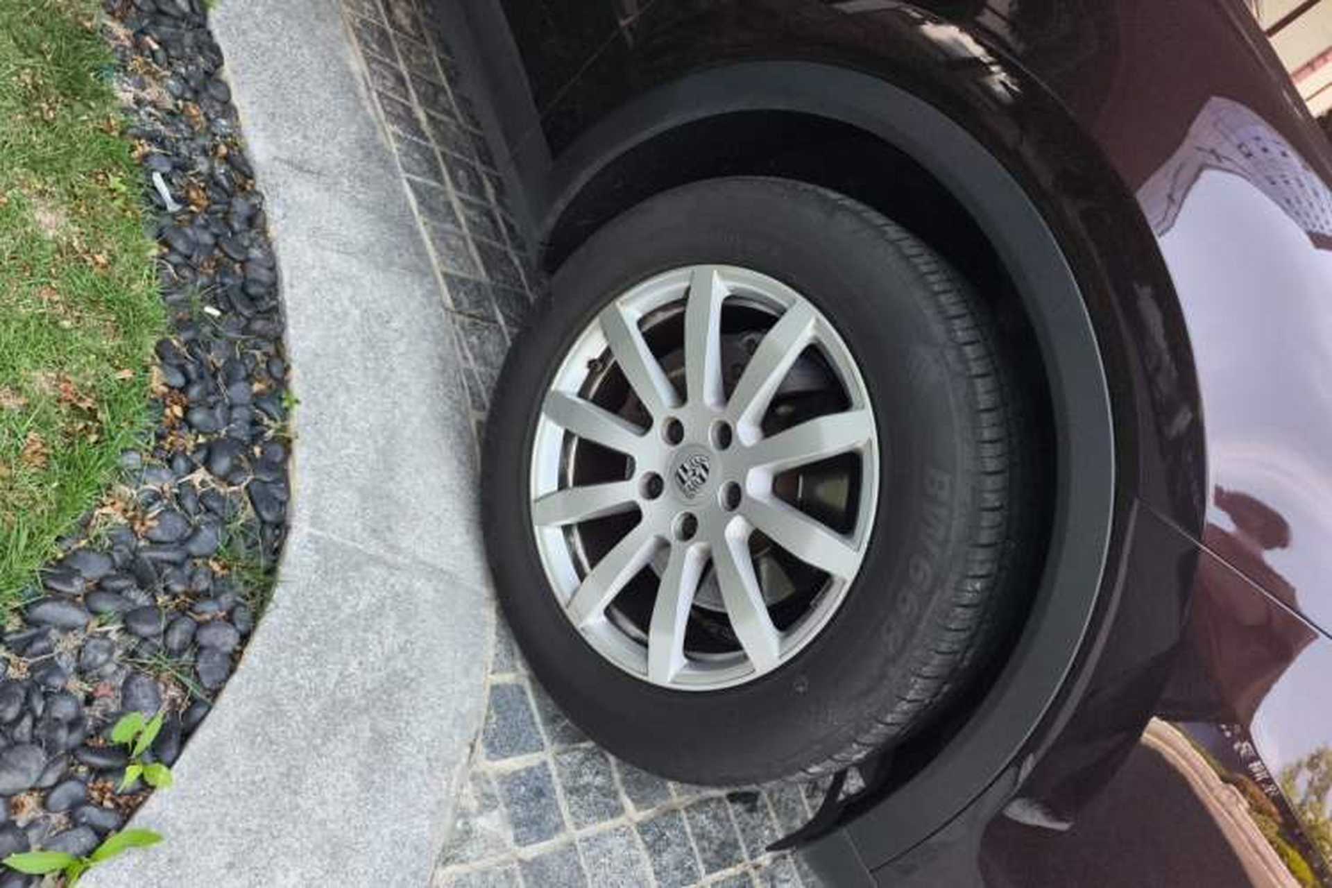 Used Porsche Cayenne 2019 Cayenne 3.0T Right Front Wheel Hub