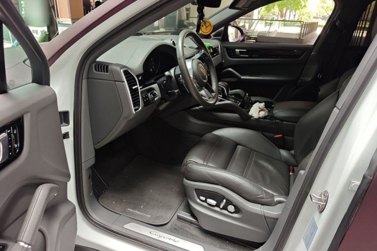 Used Porsche Cayenne 2019 Cayenne Coupé 3.0T Driver Seat