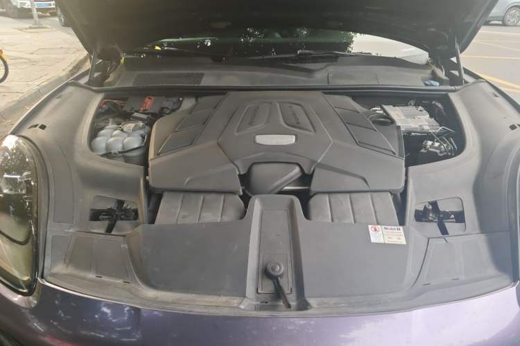 Used Porsche Cayenne 2019 Cayenne 3.0T Engine Bay