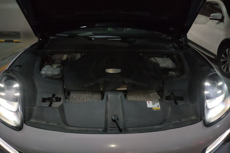 Used Porsche Cayenne 2019 Cayenne 3.0T Engine Bay