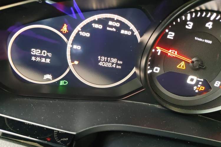 Used Porsche Cayenne 2019 Cayenne 3.0T Odometer Close Up