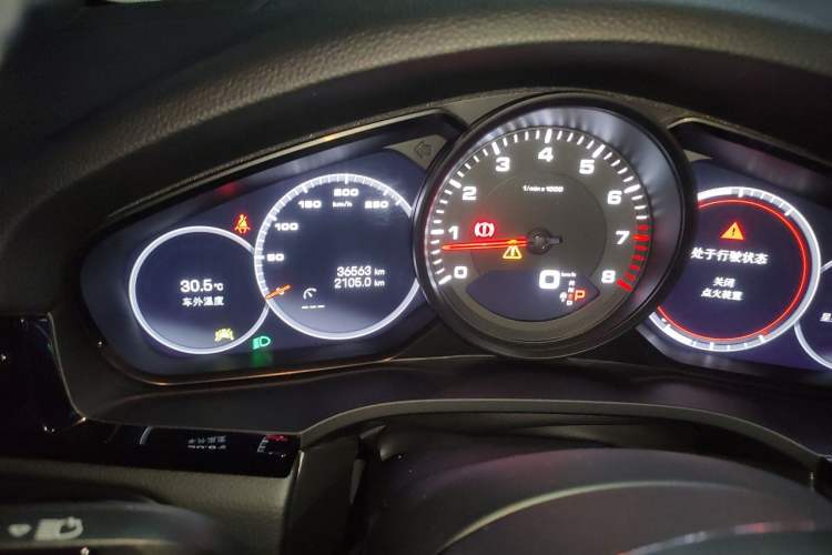 Used Porsche Cayenne 2019 Cayenne 3.0T Odometer Close Up