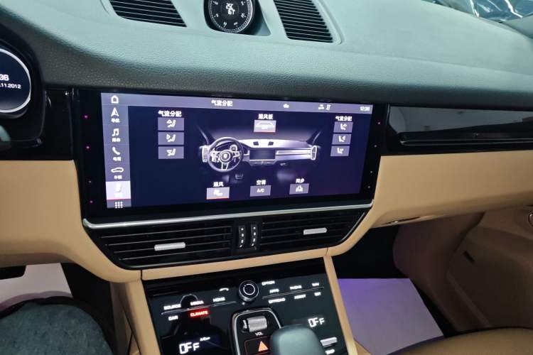 Used Porsche Cayenne 2019 Cayenne 3.0T Audio And AC Panel