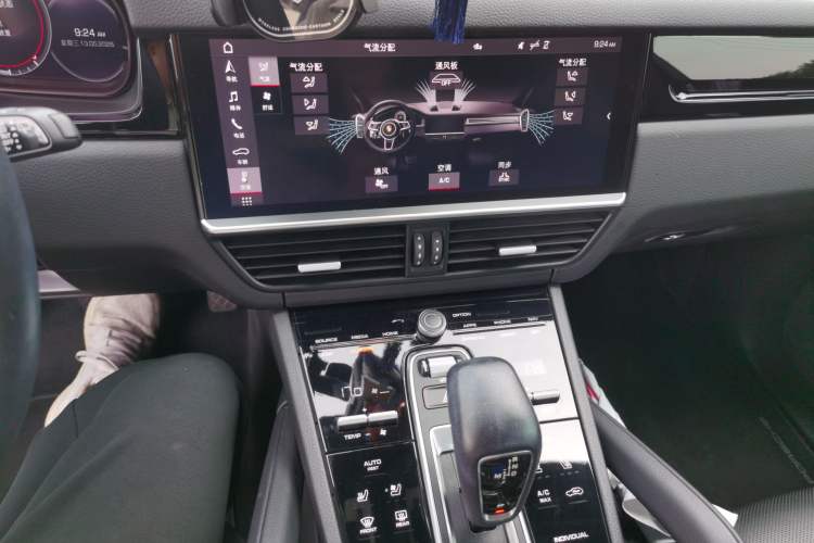 Used Porsche Cayenne 2019 Cayenne 3.0T Audio And AC Panel