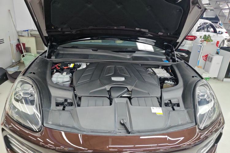 Used Porsche Cayenne 2019 Cayenne 3.0T Engine Bay