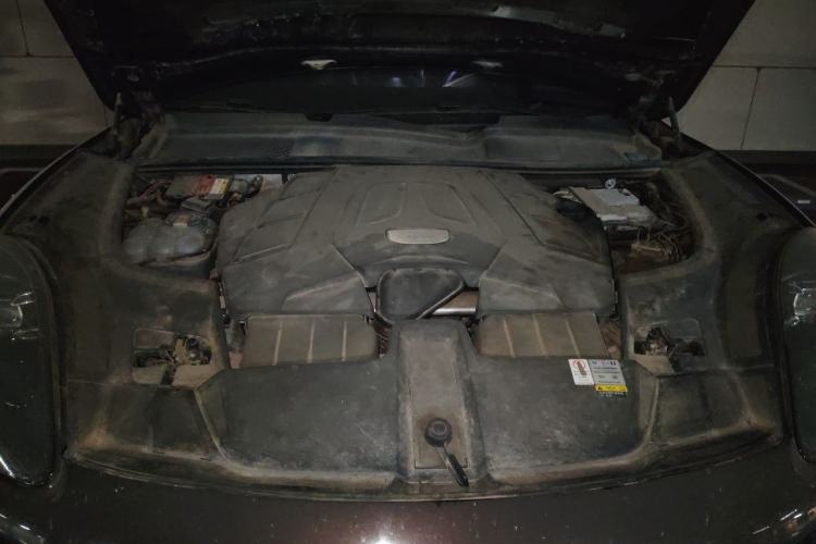 Used Porsche Cayenne 2019 Cayenne 3.0T Engine Bay