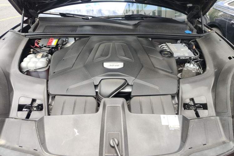 Used Porsche Cayenne 2019 Cayenne 3.0T Engine Bay
