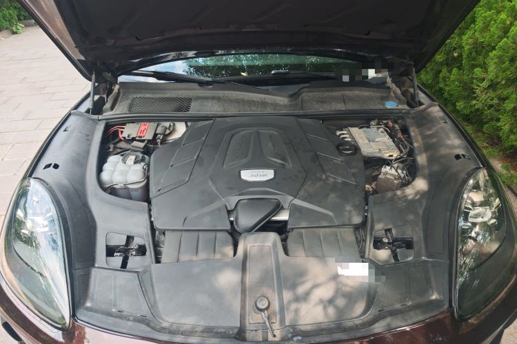 Used Porsche Cayenne 2019 Cayenne 3.0T Engine Bay