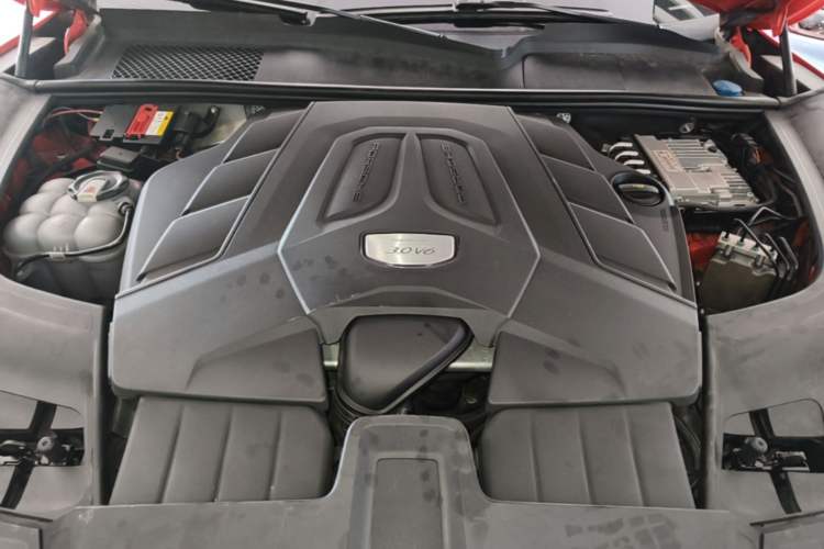 Used Porsche Cayenne 2019 Cayenne 3.0T Engine Bay