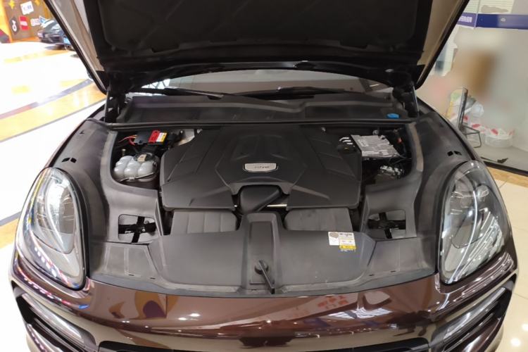 Used Porsche Cayenne 2019 Cayenne 3.0T Engine Bay