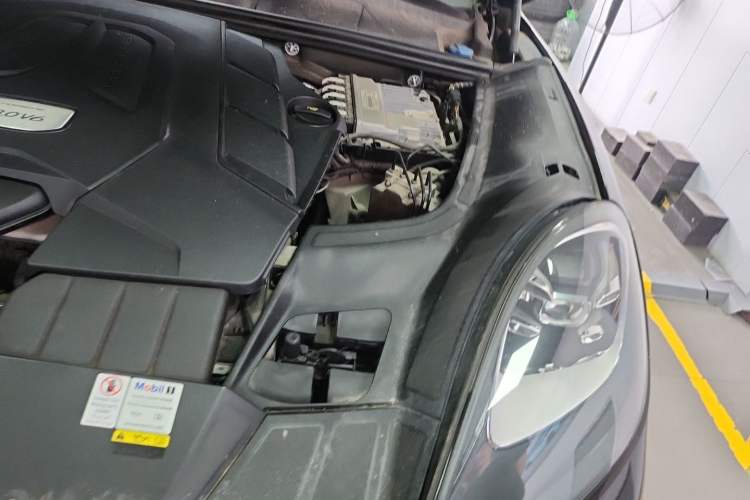 Used Porsche Cayenne 2019 Cayenne 3.0T Engine Bay Left