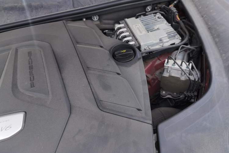 Used Porsche Cayenne 2019 Cayenne 3.0T Engine Bay Left