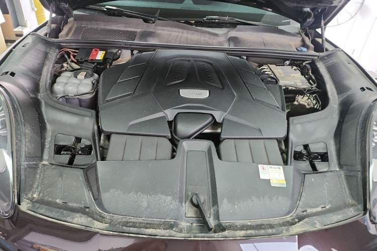 Used Porsche Cayenne 2019 Cayenne 3.0T Engine Bay