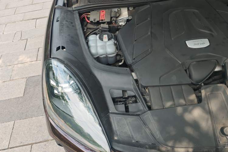 Used Porsche Cayenne 2019 Cayenne 3.0T Engine Bay Right