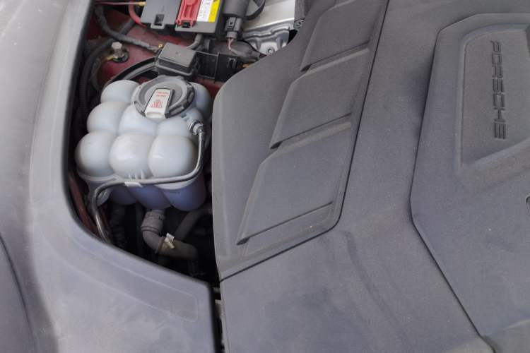 Used Porsche Cayenne 2019 Cayenne 3.0T Engine Bay Right