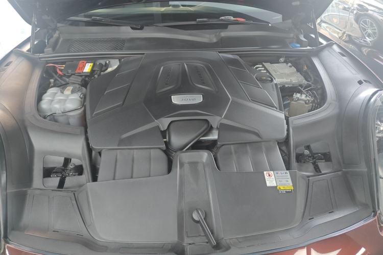 Used Porsche Cayenne 2019 Cayenne 3.0T Engine Bay