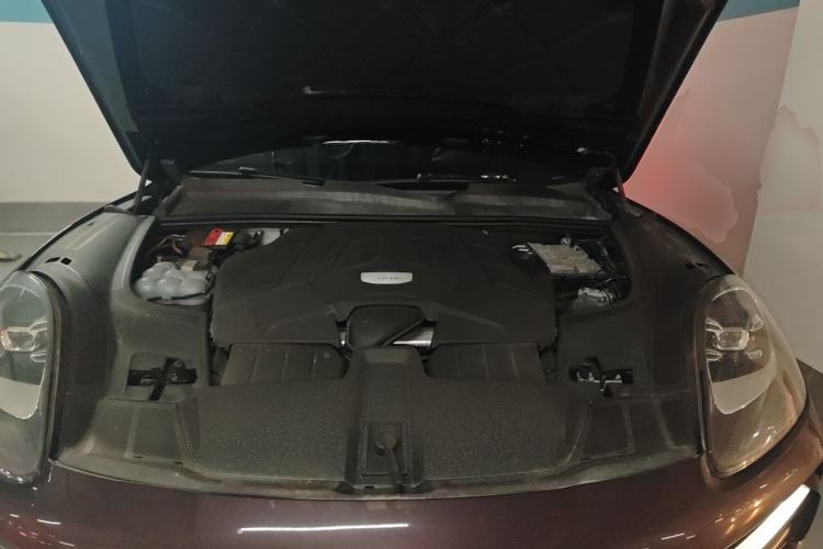 Used Porsche Cayenne 2019 Cayenne 3.0T Engine Bay