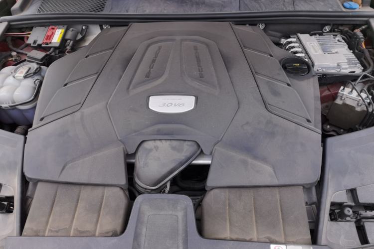 Used Porsche Cayenne 2019 Cayenne 3.0T Engine Bay