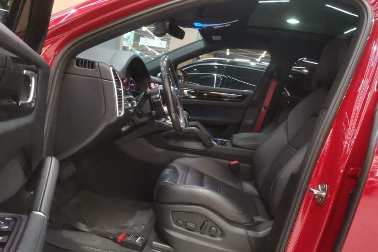 Used Porsche Cayenne 2019 Cayenne Coupé 3.0T Interior 3