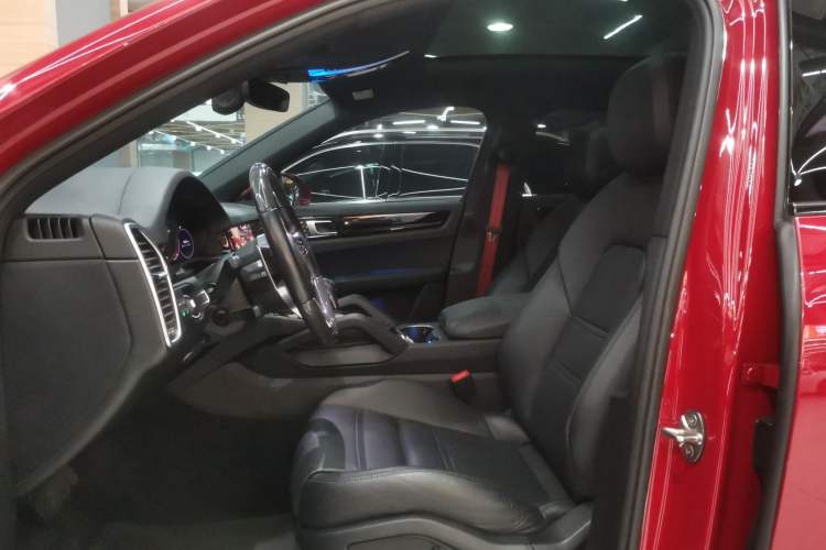 Used Porsche Cayenne 2019 Cayenne Coupé 3.0T Left Front Seat