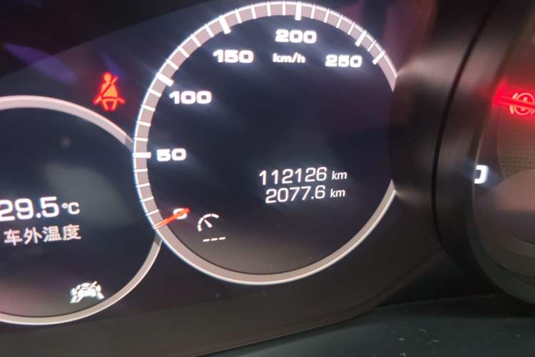 Used Porsche Cayenne 2019 Cayenne 3.0T Odometer Close Up