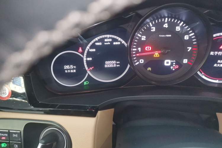 Used Porsche Cayenne 2019 Cayenne 3.0T Odometer Close Up