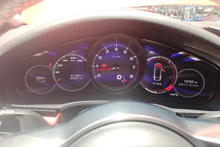 Used Porsche Cayenne 2019 Cayenne Coupé 3.0T Odometer Close Up