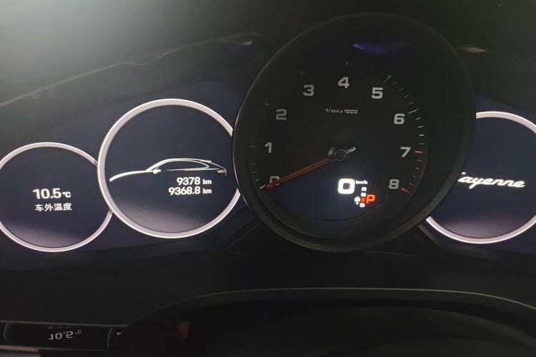Used Porsche Cayenne 2019 Cayenne Coupé 3.0T Odometer Close Up