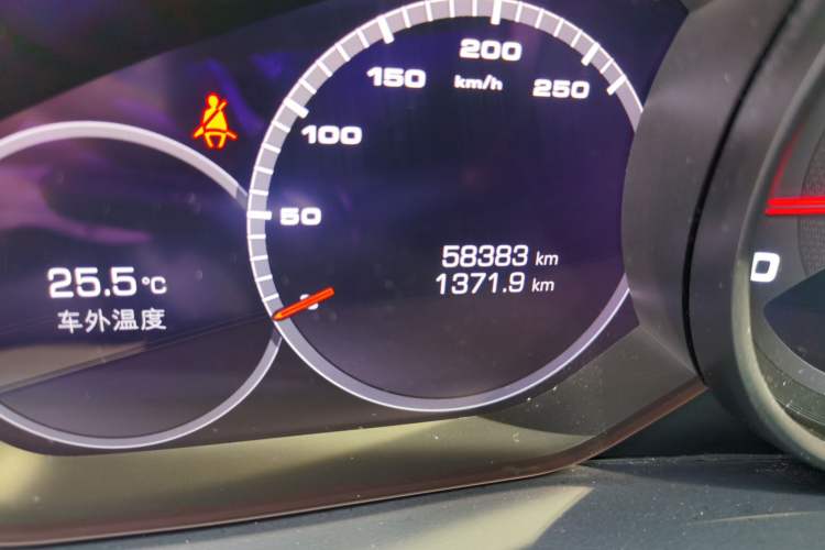 Used Porsche Cayenne 2019 Cayenne 3.0T Odometer Close Up