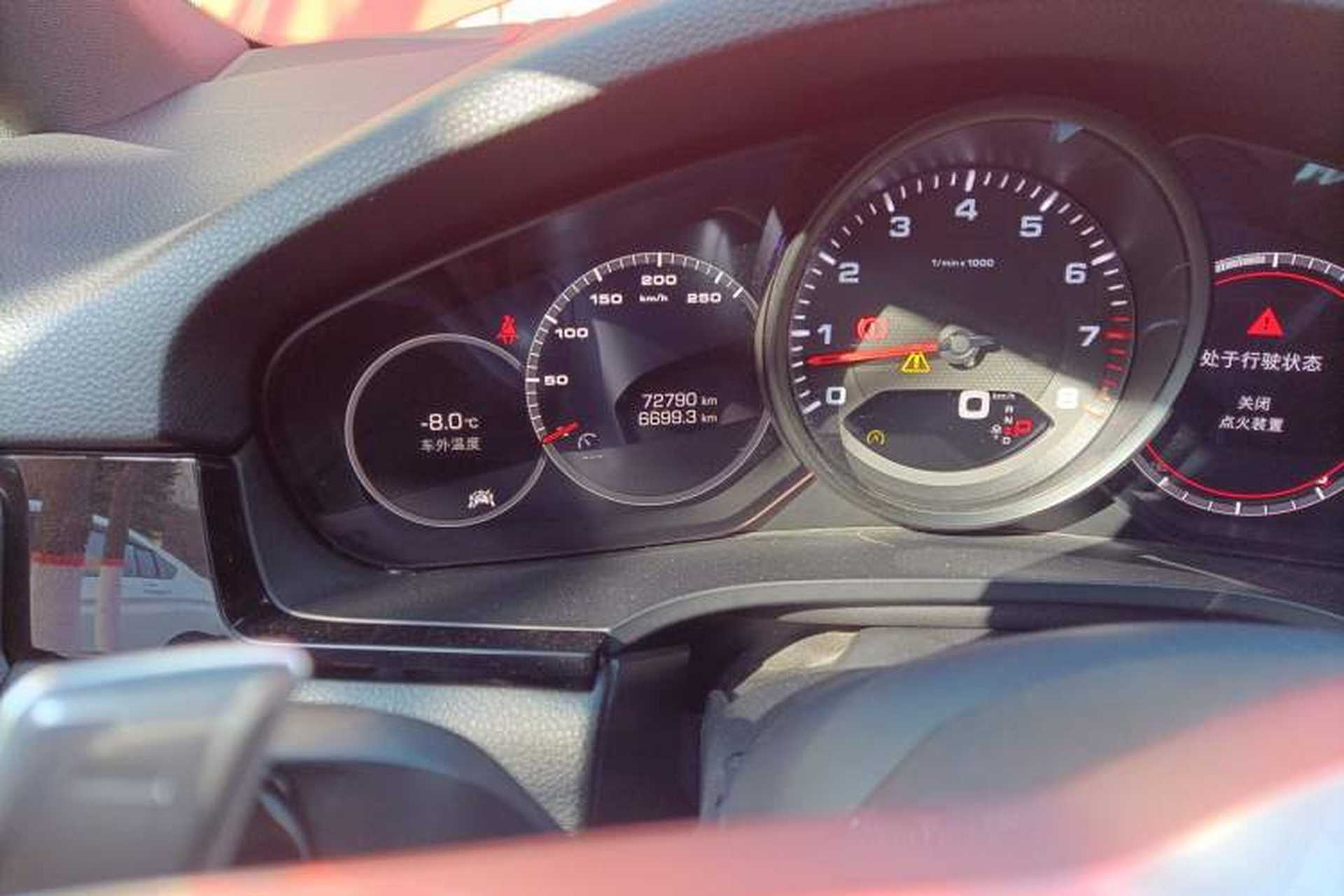 Used Porsche Cayenne 2019 Cayenne 3.0T Odometer Close Up