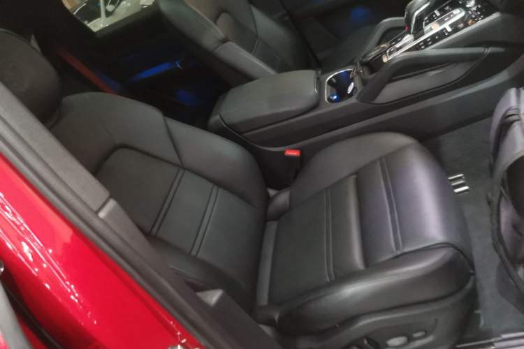 Used Porsche Cayenne 2019 Cayenne Coupé 3.0T Right Front Seat